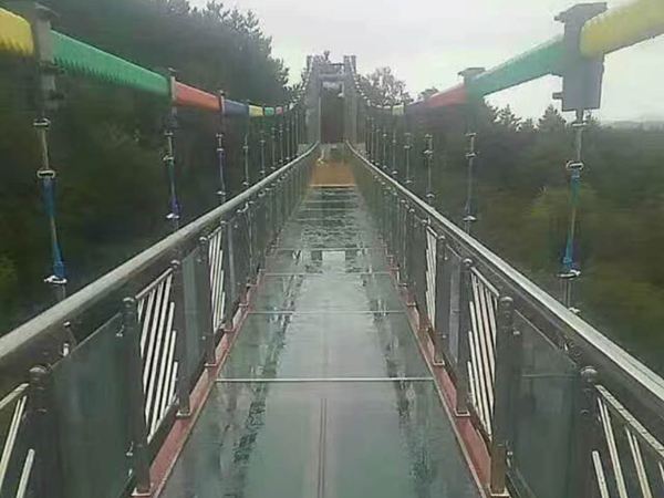 景區玻璃吊橋的使用壽命該如何提升